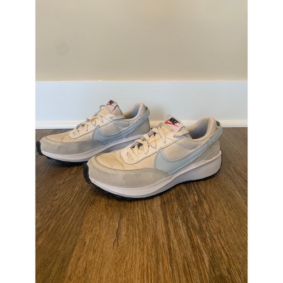 Nike Women's Waffle Debut Size 7 - Picture 1 of 8